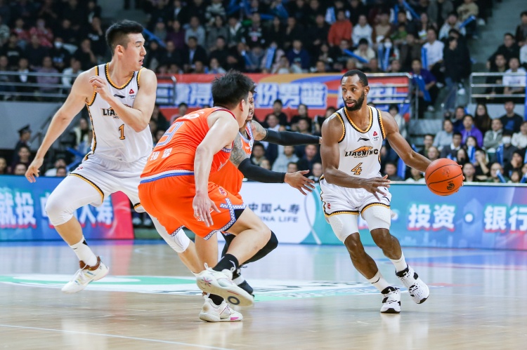 广州日报：“外援”并非“洪水猛兽” NBA都不怕的事 CBA怕什么